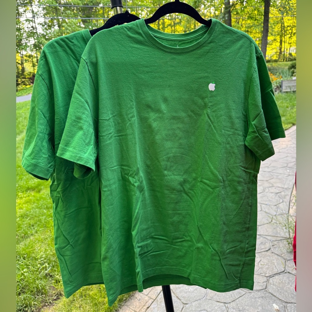 Apple Store Employees Earth Day Unisex Large Shirt, 2024 Edition